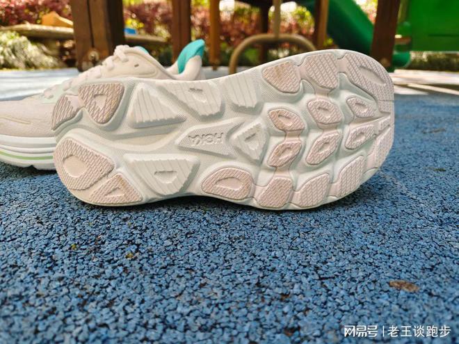 10：恰到好处的卓越跑鞋HOKA CLIFTON(图22)