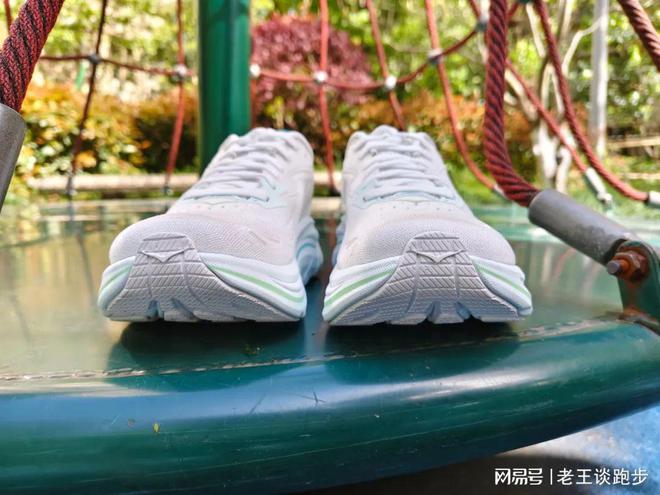 10：恰到好处的卓越跑鞋HOKA CLIFTON(图21)