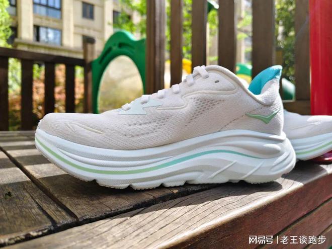 10：恰到好处的卓越跑鞋HOKA CLIFTON(图14)