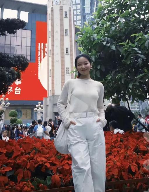 肤白貌美家中独女遗体惨不忍睹女子被蛇咬身亡照片曝光27岁(图18)