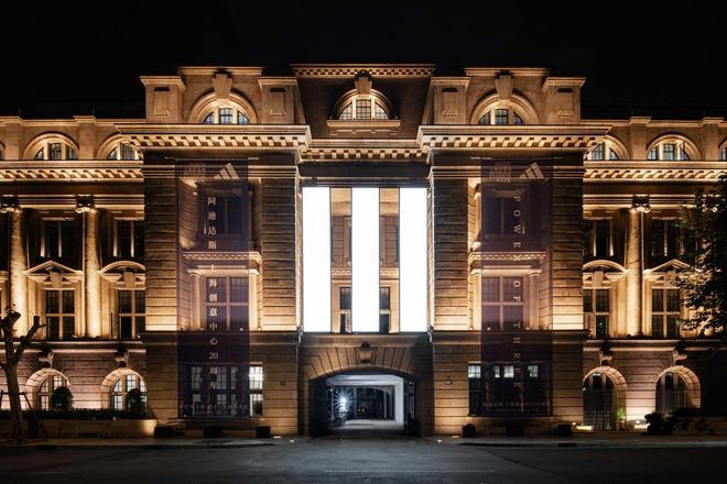 以本地化思路“再造三条纹”|最前线上海创意中心成立20周年阿迪达斯(图2) 以本地化思路“再造三条纹”|最前线上海创意中心成立20周年阿迪达斯(图2)